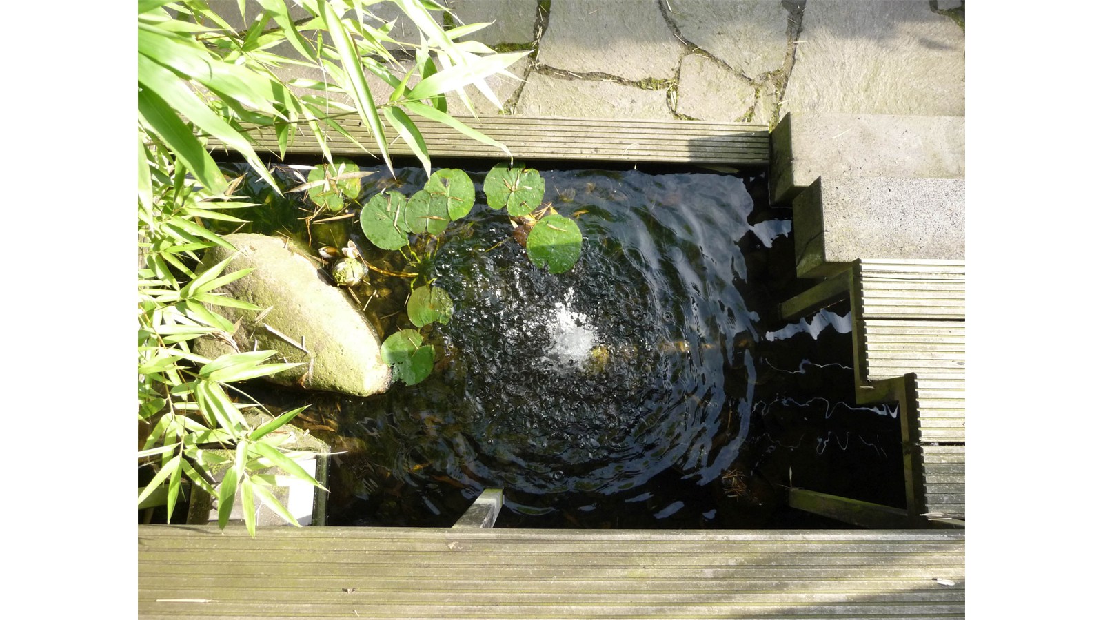 Gartenanlage mit Sitzbereich  Raumkontrast Kleine Oase
